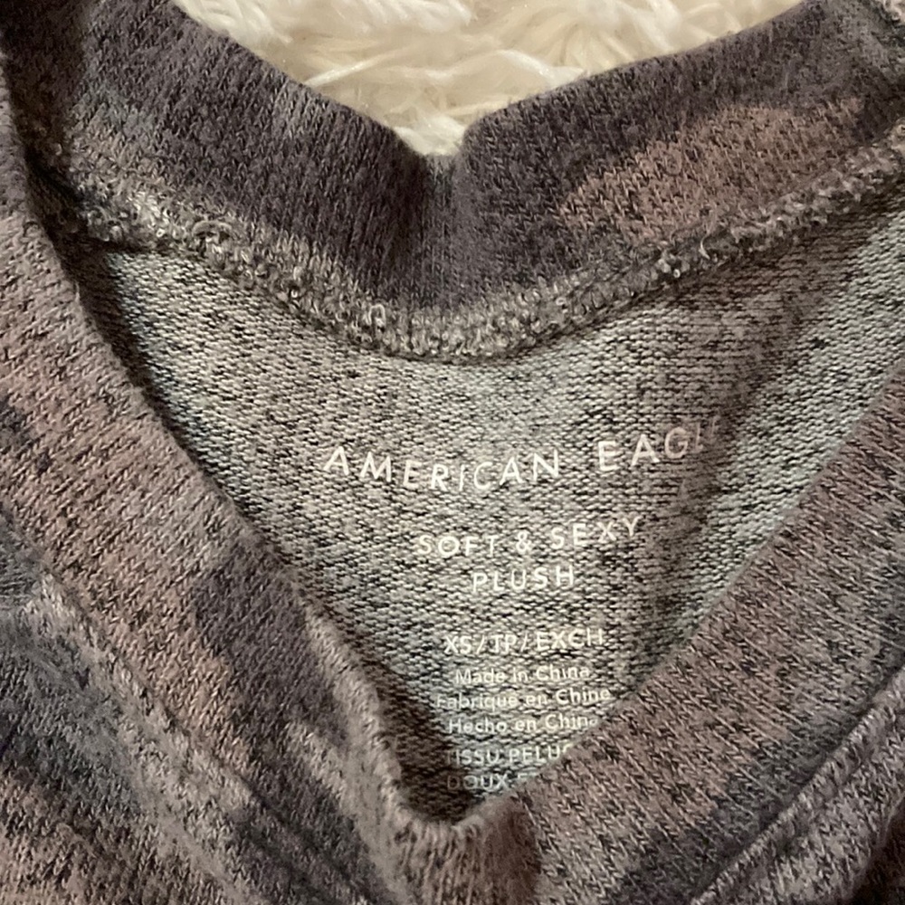 Super adorable army print American eagle sweater in perfect condition.